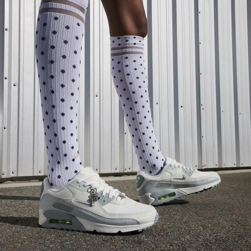 Nike Air Max 90 WMNS ‘Molten Metal’ – Next Nature (FN6948-100)