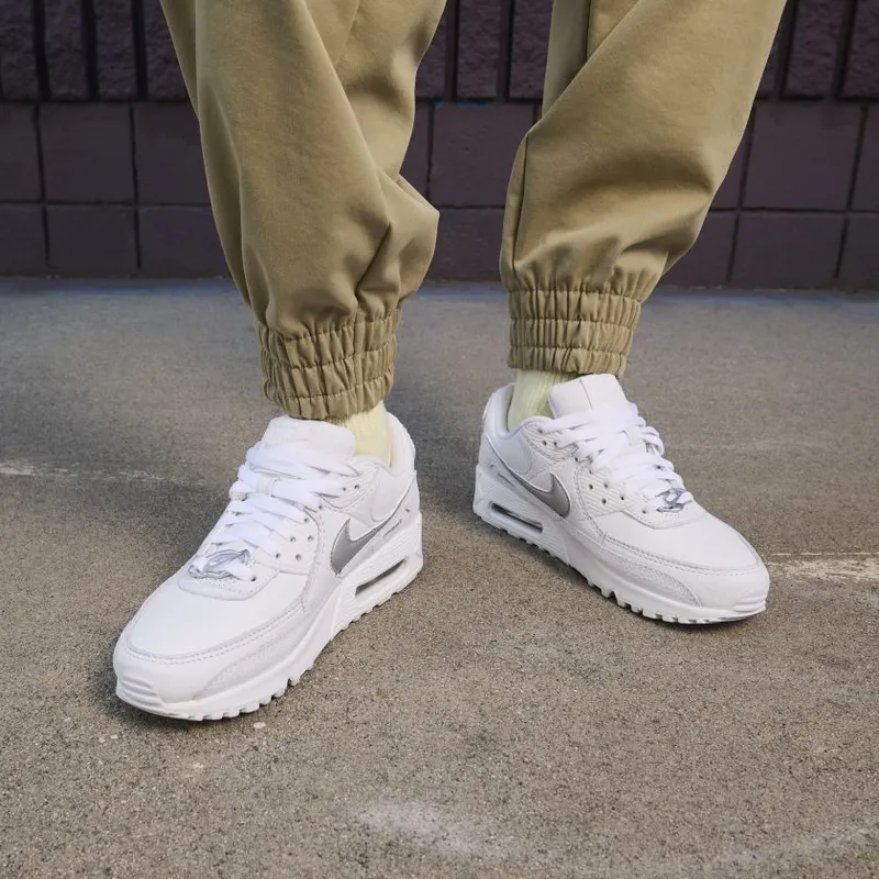 Nike Air Max 90 WMNS ‘White Metallic Silver’ (FV0949-100)