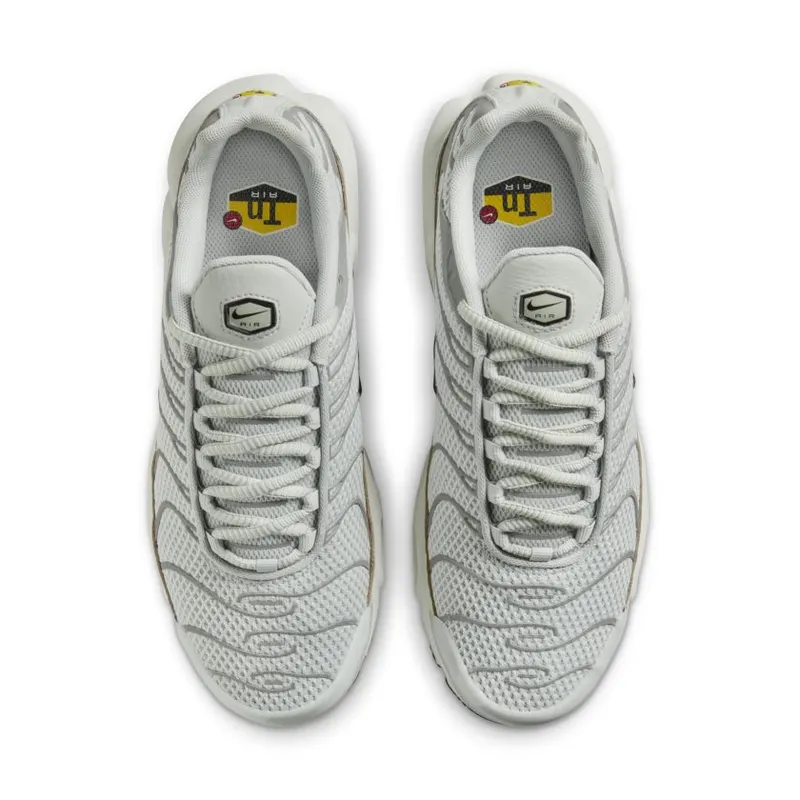 Nike Air Max Plus WMNS ‘Light Silver’ (FV8480-002)