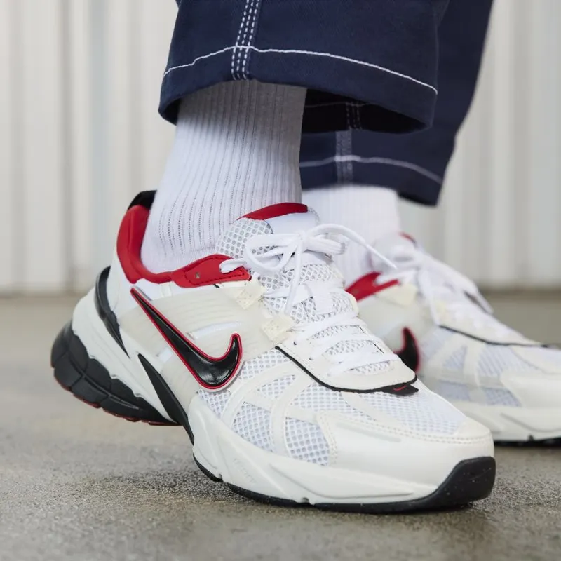 Nike V2K Run ‘Metallic Summit White’ (HF0120-100)