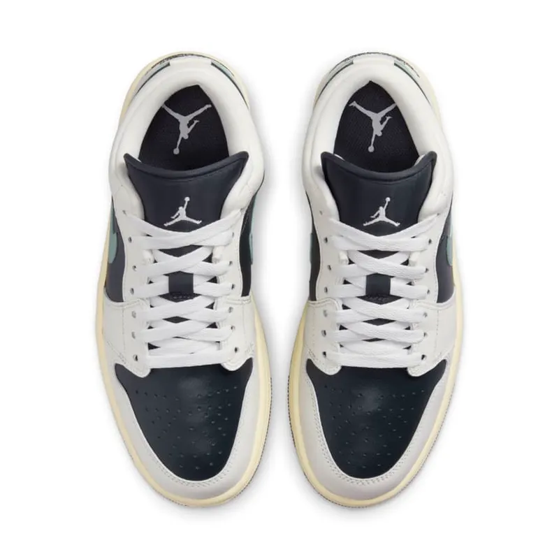 Air Jordan 1 Low Jade Smoke (DC0774-001)