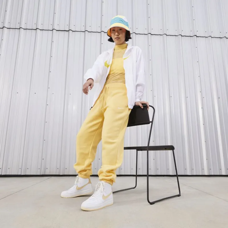 Air Force 1 Sculpt ‘Team Gold’ (DV7454-100)