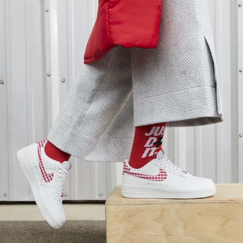Nike Air Force 1 Low WMNS Red Gingham (DZ2784-101)
