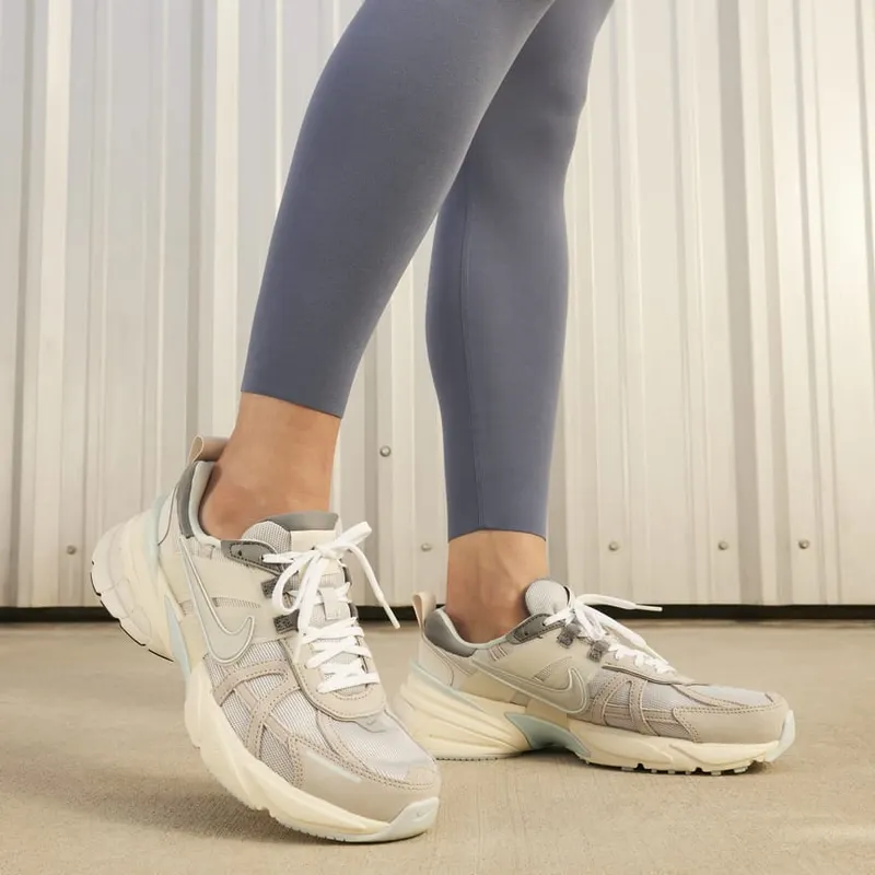 Nike V2K Run WMNS ‘Light Bone’ (FZ3596-072)