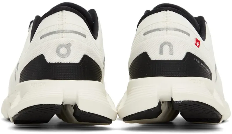 On White Cloud X 3 White | Black (60.98697)