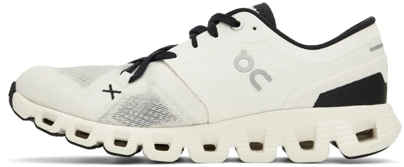 On White Cloud X 3 White | Black (60.98697)