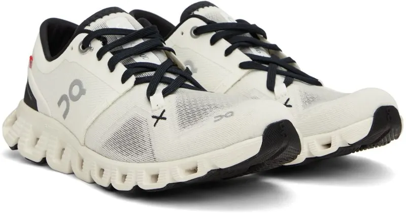 On White Cloud X 3 White | Black (60.98697)