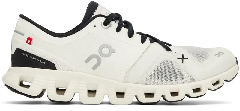 On White Cloud X 3 White | Black (60.98697)
