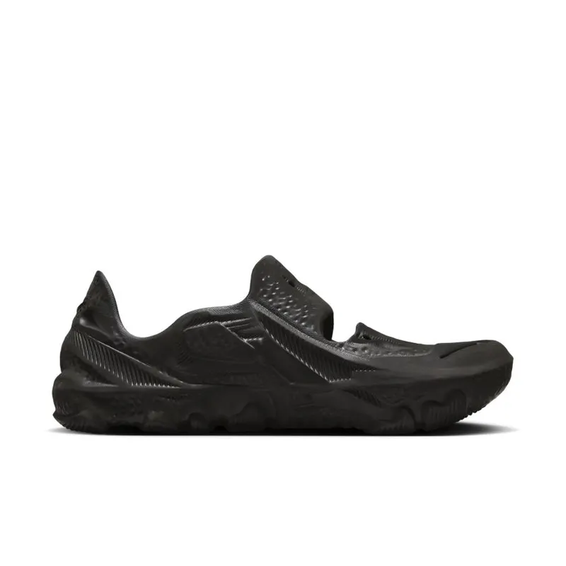 Nike ISPA Universal ‘Black’ (DM0886-002)