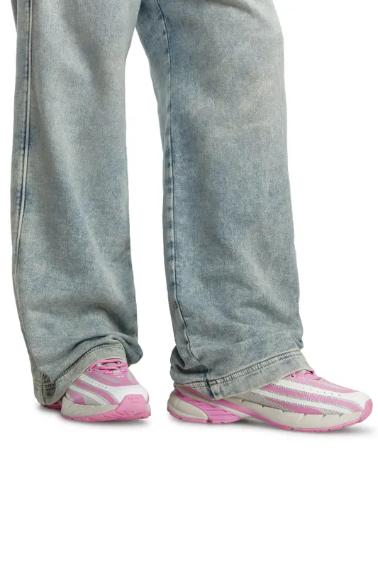Diesel D-airspeed Low W (Y03458P6909HA492 https://nl.diesel.com/en/sneakers/d-airspeed-low-w-multicolor/Y03458P6909HA492.htm)