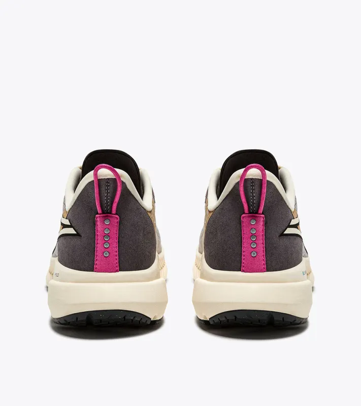 Diadora Mythos Blushield Volo 4 W 2030 Silver / Whisper White / Black (101.180226_D1053)
