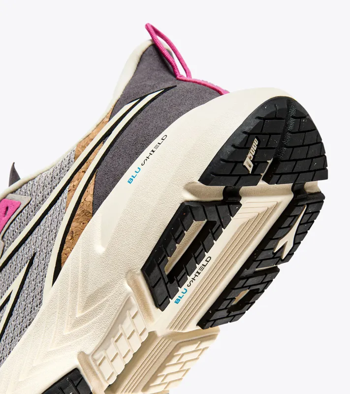 Diadora Mythos Blushield Volo 4 W 2030 Silver / Whisper White / Black (101.180226_D1053)