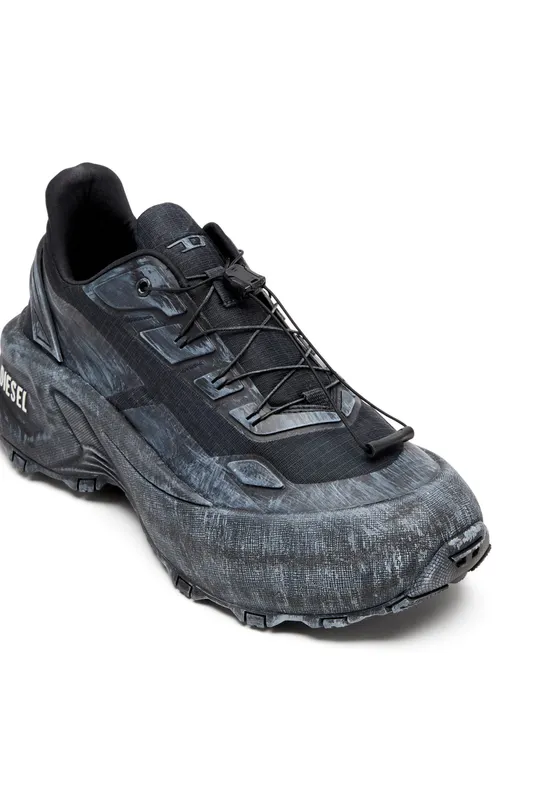 Diesel D-cage Runner (Y03444P8140T8013 https://nl.diesel.com/en/sneakers/d-cage-runner-black/Y03444P8140T8013.htm)