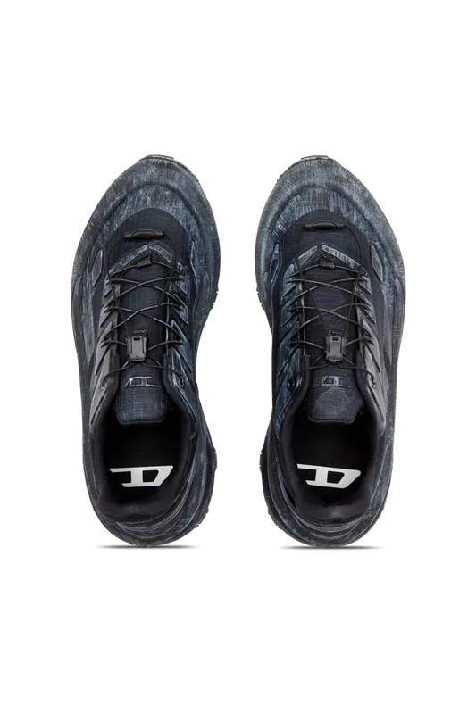 Diesel D-cage Runner (Y03444P8140T8013 https://nl.diesel.com/en/sneakers/d-cage-runner-black/Y03444P8140T8013.htm)