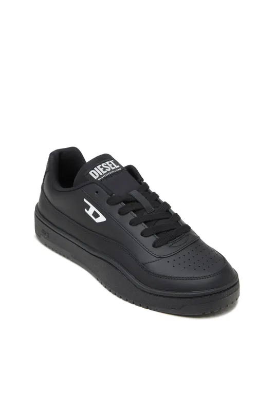 Diesel S-tracker-d Low (Y03608P5576T8013 https://nl.diesel.com/en/sneakers/s-tracker-d-low-black/Y03608P5576T8013.htm)