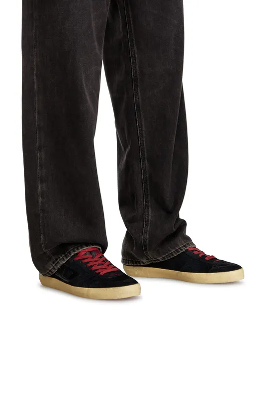 Diesel S-leroji Low (Y03336P6891T8013 https://nl.diesel.com/en/sneakers/s-leroji-low-black/Y03336P6891T8013.htm)