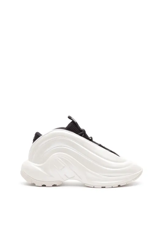 Diesel S-d-runner X (Y03440P6690H1527 https://nl.diesel.com/en/sneakers/s-d-runner-x-multicolor/Y03440P6690H1527.htm)