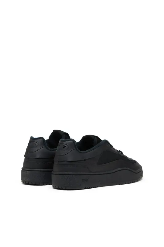 Diesel S-oval Skate Low (Y03511P8123T8013 https://nl.diesel.com/en/sneakers/s-oval-skate-low-black/Y03511P8123T8013.htm)