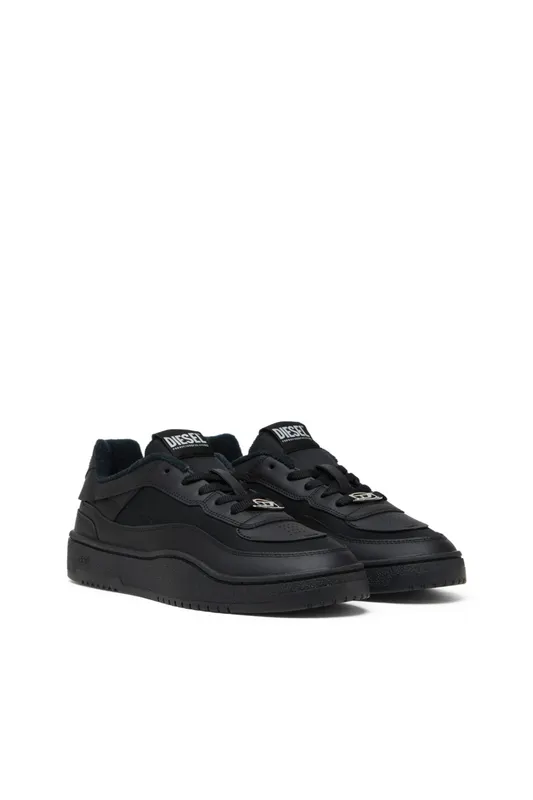 Diesel S-oval Skate Low (Y03511P8123T8013 https://nl.diesel.com/en/sneakers/s-oval-skate-low-black/Y03511P8123T8013.htm)