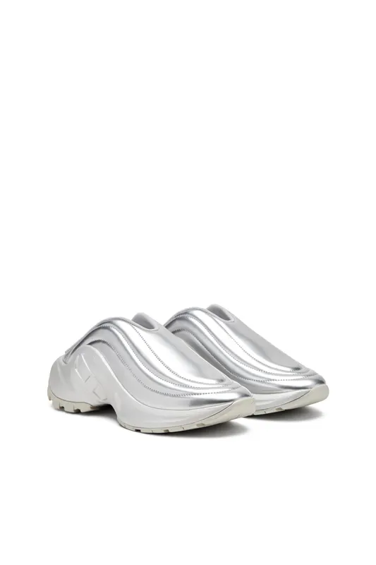 Diesel S-d-runner Mule X (Y03548P1660T9002 https://nl.diesel.com/en/sneakers/s-d-runner-mule-x-silver/Y03548P1660T9002.htm)
