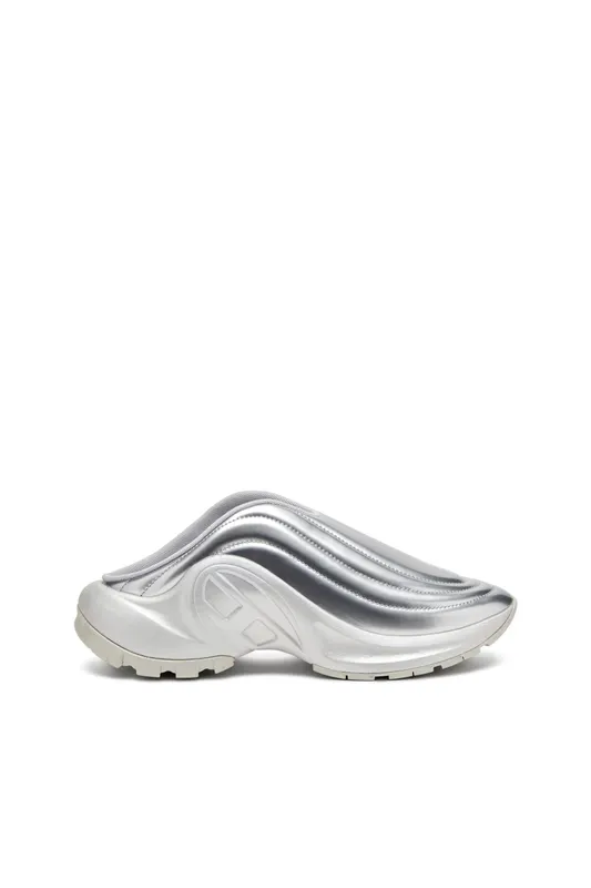 Diesel S-d-runner Mule X (Y03548P1660T9002 https://nl.diesel.com/en/sneakers/s-d-runner-mule-x-silver/Y03548P1660T9002.htm)