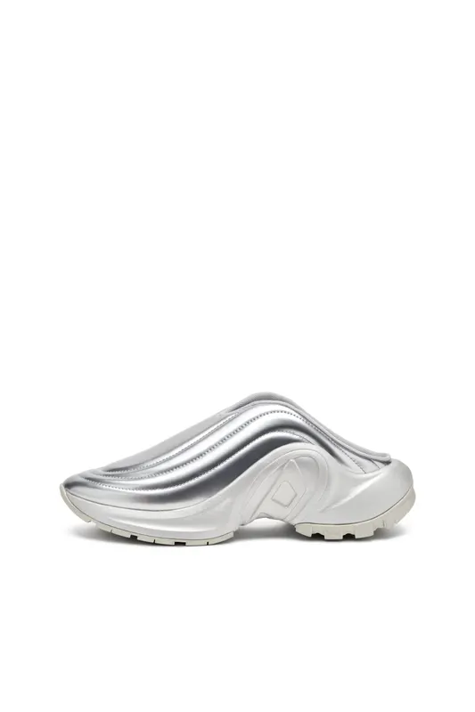 Diesel S-d-runner Mule X (Y03548P1660T9002 https://nl.diesel.com/en/sneakers/s-d-runner-mule-x-silver/Y03548P1660T9002.htm)
