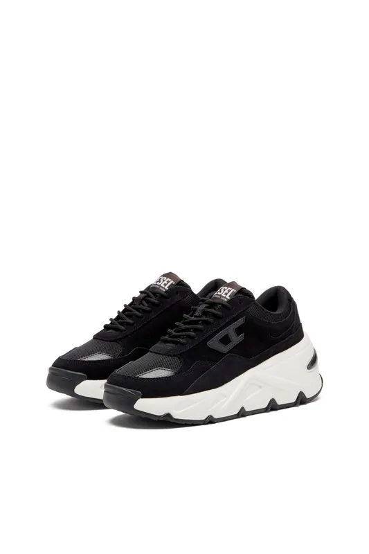 Diesel S-savannah W (Y03565P8107T8013 https://nl.diesel.com/en/sneakers/s-savannah-w-black/Y03565P8107T8013.htm)