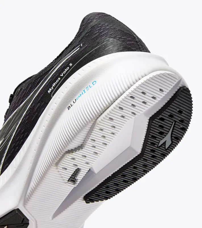 Diadora Mythos Blushield Volo 5 W Black / White (c7406) (101.181489_C7406)