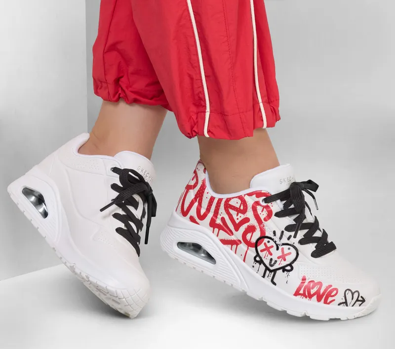 Skechers Uno – Graffiti Love – Wit / Rood / Zwart (177082-WRBK)