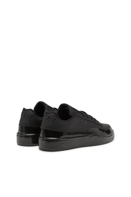 Diesel S-tracker-d Low (Y03608P8124T8013 https://nl.diesel.com/en/sneakers/s-tracker-d-low-black/Y03608P8124T8013.htm)