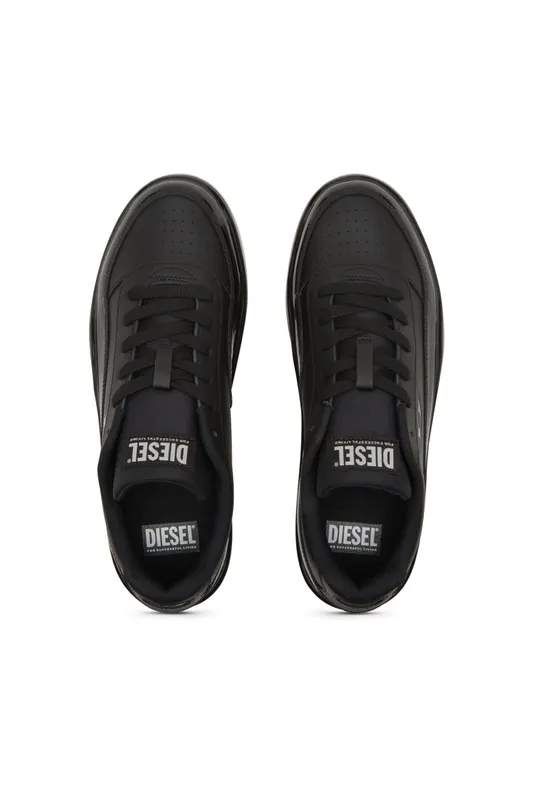 Diesel S-tracker-d Low (Y03608P8124T8013 https://nl.diesel.com/en/sneakers/s-tracker-d-low-black/Y03608P8124T8013.htm)