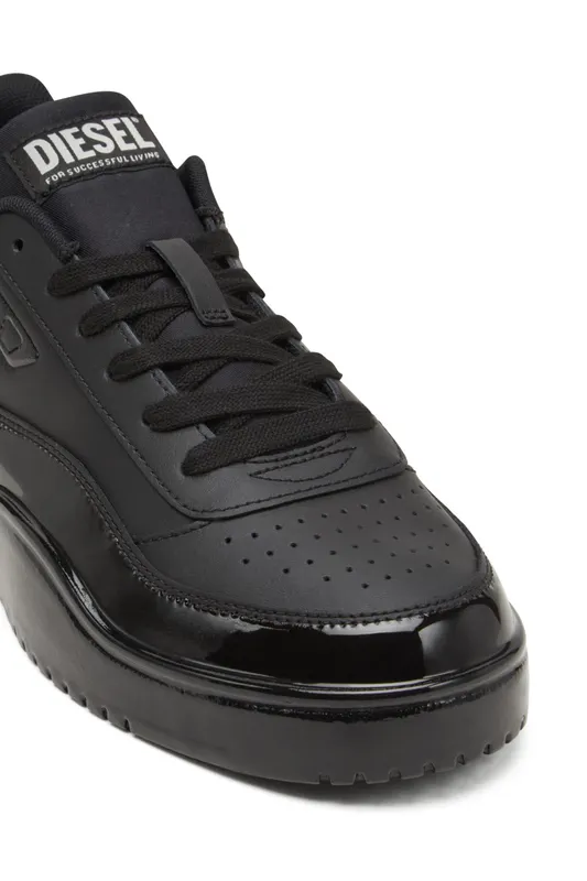 Diesel S-tracker-d Low (Y03608P8124T8013 https://nl.diesel.com/en/sneakers/s-tracker-d-low-black/Y03608P8124T8013.htm)