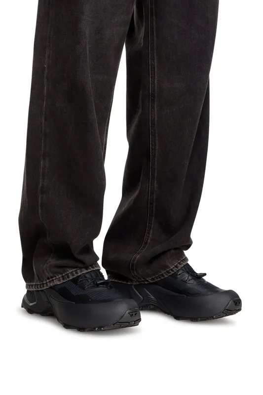 Diesel D-cage Runner (Y03444P6918T8013 https://nl.diesel.com/en/shoes/d-cage-runner-black/Y03444P6918T8013.htm)
