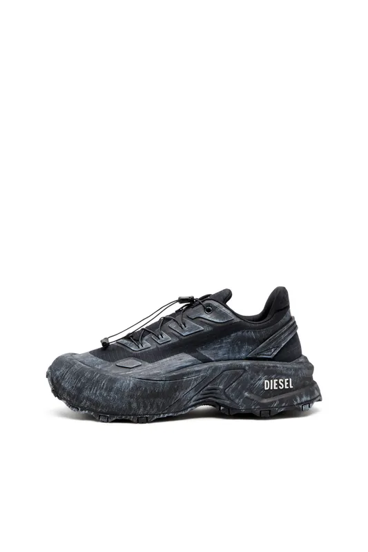 Diesel D-cage Runner (Y03444P8140T8013 https://nl.diesel.com/en/shoes/d-cage-runner-black/Y03444P8140T8013.htm)
