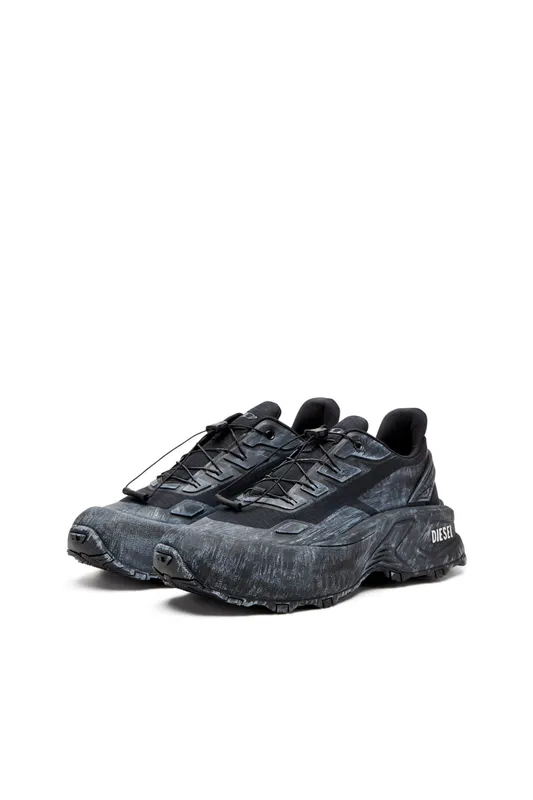 Diesel D-cage Runner (Y03444P8140T8013 https://nl.diesel.com/en/shoes/d-cage-runner-black/Y03444P8140T8013.htm)