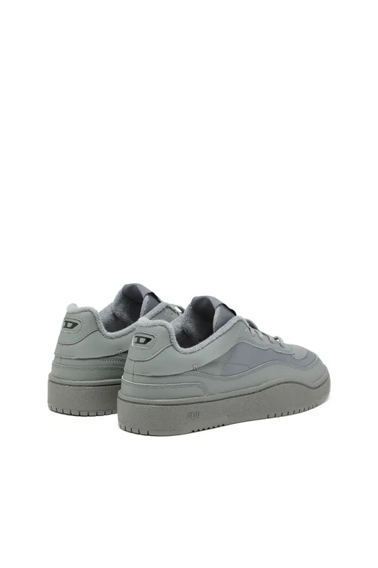 Diesel S-oval Skate Low (Y03511P8123T8066 https://nl.diesel.com/en/sneakers/s-oval-skate-low-grey/Y03511P8123T8066.htm)