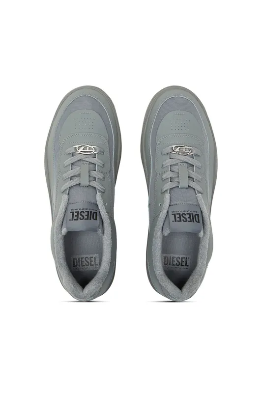 Diesel S-oval Skate Low (Y03511P8123T8066 https://nl.diesel.com/en/sneakers/s-oval-skate-low-grey/Y03511P8123T8066.htm)