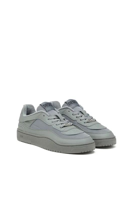 Diesel S-oval Skate Low (Y03511P8123T8066 https://nl.diesel.com/en/sneakers/s-oval-skate-low-grey/Y03511P8123T8066.htm)
