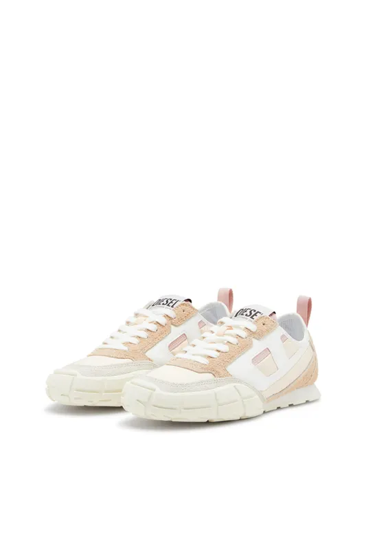 Diesel S-pagodha Low W (Y03687P8404HA899 https://nl.diesel.com/en/sneakers/s-pagodha-low-w-beige/Y03687P8404HA899.htm)