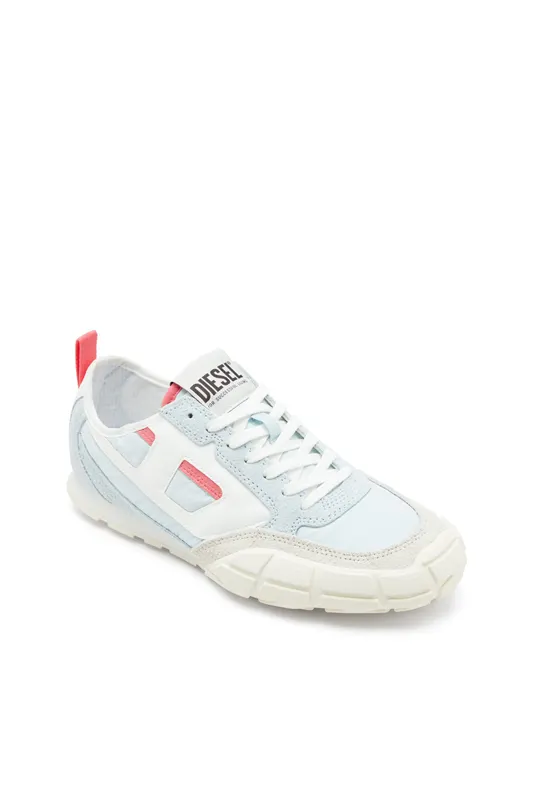 Diesel S-pagodha Low W (Y03687P8404HA933 https://nl.diesel.com/en/sneakers/s-pagodha-low-w-blue/Y03687P8404HA933.htm)