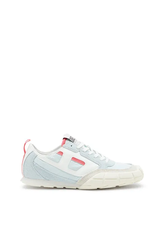 Diesel S-pagodha Low W (Y03687P8404HA933 https://nl.diesel.com/en/sneakers/s-pagodha-low-w-blue/Y03687P8404HA933.htm)
