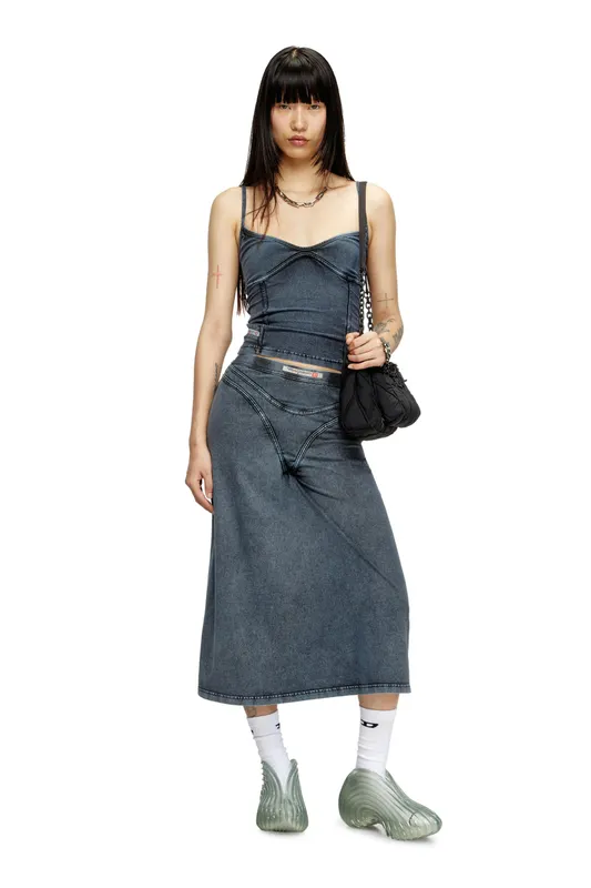 Diesel Melissa Quantum Sneakers X (P01607PS916H7589 https://nl.diesel.com/en/sneakers/melissa-quantum-sneakers-x-grey/P01607PS916H7589.htm)