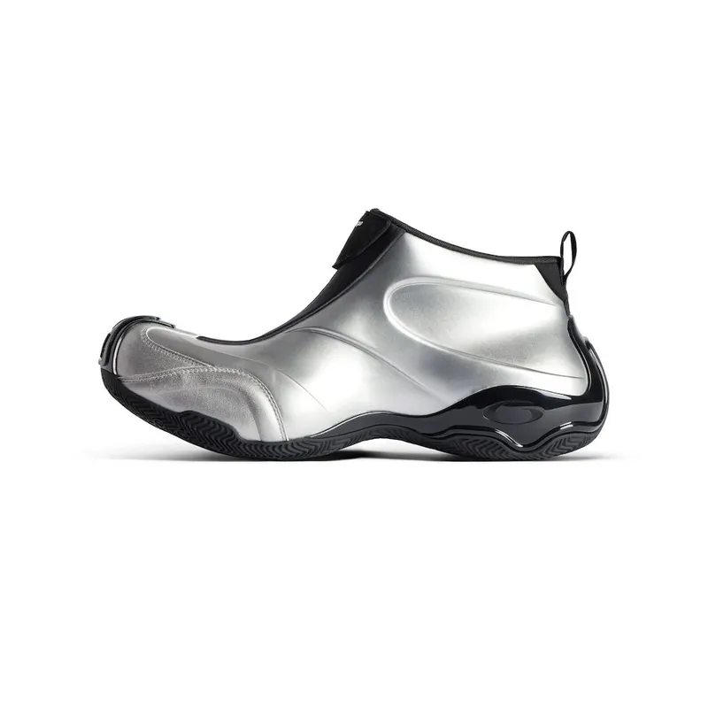 Balenciaga Men’s Basketball Sneaker In Silver / Black Silver / Black (824909WBKBM8010)