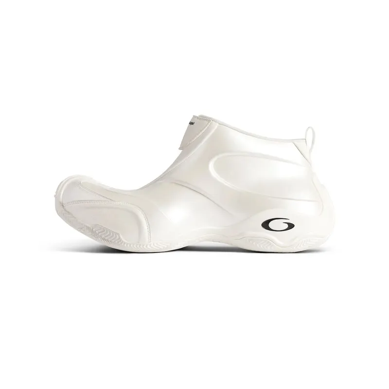 Balenciaga Men’s Basketball Sneaker In White White (824909WBKBM9000)