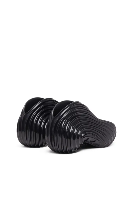 Diesel Melissa Quantum Sneakers X (P01607PS916T8246 https://nl.diesel.com/en/sneakers/melissa-quantum-sneakers-x-black/P01607PS916T8246.htm)