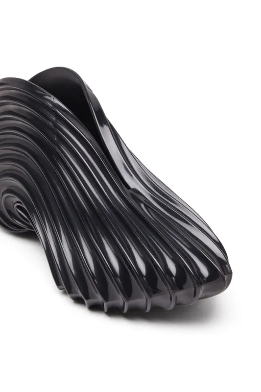 Diesel Melissa Quantum Sneakers X (P01607PS916T8246 https://nl.diesel.com/en/sneakers/melissa-quantum-sneakers-x-black/P01607PS916T8246.htm)