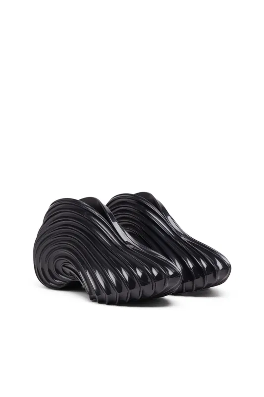 Diesel Melissa Quantum Sneakers X (P01607PS916T8246 https://nl.diesel.com/en/sneakers/melissa-quantum-sneakers-x-black/P01607PS916T8246.htm)
