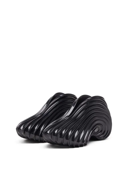 Diesel Melissa Quantum Sneakers X (P01607PS916T8246 https://nl.diesel.com/en/sneakers/melissa-quantum-sneakers-x-black/P01607PS916T8246.htm)