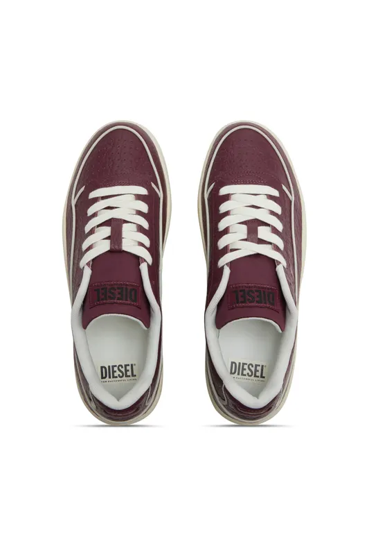 Diesel S-tracker-d Low (Y03608P8417T5086 https://nl.diesel.com/en/sneakers/s-tracker-d-low-red/Y03608P8417T5086.htm)