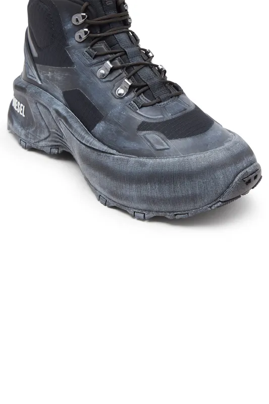 Diesel D-cage Hiking (Y03650P8140T8013 https://nl.diesel.com/en/sneakers/d-cage-hiking-black/Y03650P8140T8013.htm)